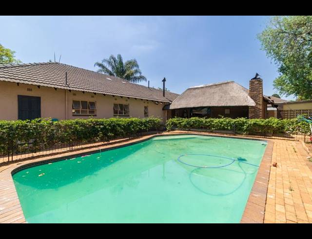 6 BEDROOM HOUSE FOR SALE IN BRACKENHURST